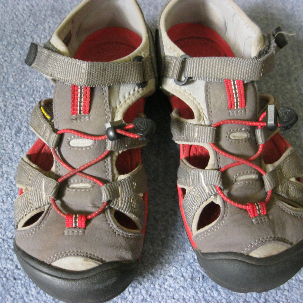 Keen, sz 4, gray athletic kids sandal.